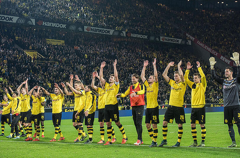 Sie grüßen den Rest der Liga - und sind weniger ein Jäger des FC Bayern: die Profis von Borussia Dortmund.