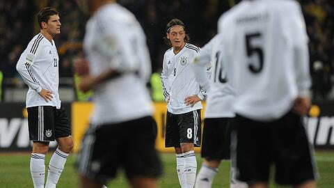 Die Nationalmannschaft um Mario Gomez und Mesut Özil kann es besser: Gegen die Ukraine reichte für ein Unentschieden.