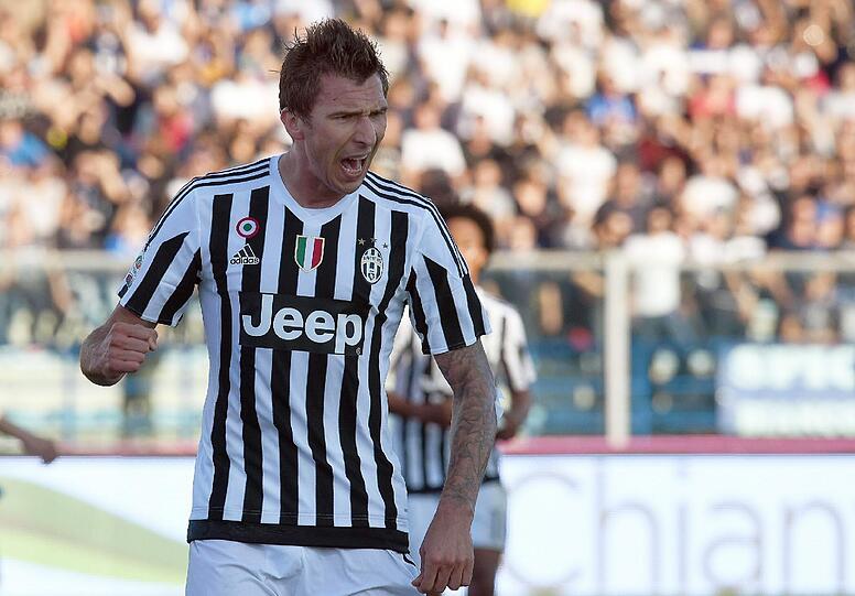 Mario Mandzukic (Juventus Turin): Der Kroate ging vor zwei Jahren, bevor es zu einem Duell mit Lewandowski hätte kommen können. Zum damaligen Zeitpunkt wäre dieses spannend geworden. Traf dann für Athletico Madrid gut, aber auch da wurde es nach der Rückkehr von Fernando Torres eng. Aktuell in Turin, auch wegen einer Verletzung, noch nicht ganz in der Spur.