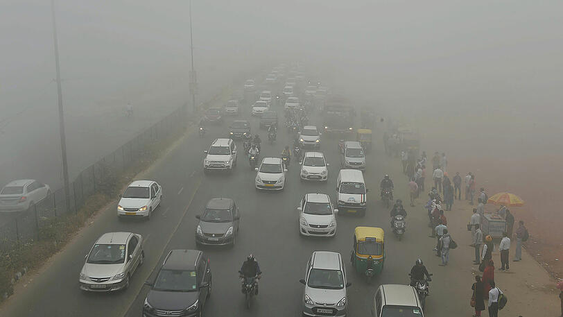 Die ohnehin sehr hohe Luftverschmutzung in der 17-Millionen-Metropole Neu Delhi hat sich in den vergangenen Tagen deutlich verschlimmert.