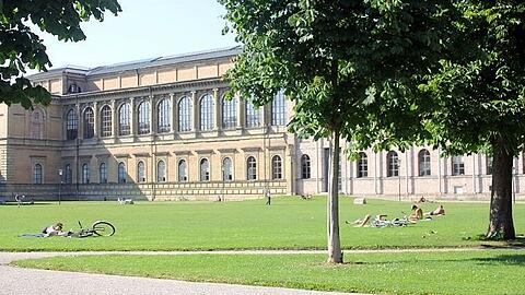 Die Wiese vor der Alten Pinakothek: Kommt hier die IAA hin? (Archiv)