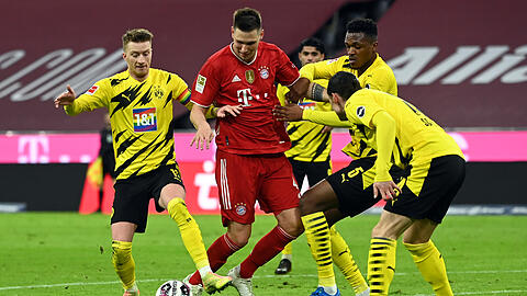 Dortmund oder Bayern? Wer holt die Meisterschale? (vl.) Dortmunds Mittelfeldspieler Marco Reus und die Abwehrspieler Dan-Axel Zagadou und Nico Schulz gegen Niklas Süle vom FC Bayern.
