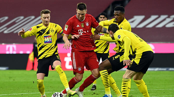 Dortmund oder Bayern? Wer holt die Meisterschale? (vl.) Dortmunds Mittelfeldspieler Marco Reus und die Abwehrspieler Dan-Axel Zagadou und Nico Schulz gegen Niklas Süle vom FC Bayern.
