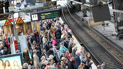 Der monatelange Tarifstreit bei der Deutschen Bahn droht erneut zu eskalieren.