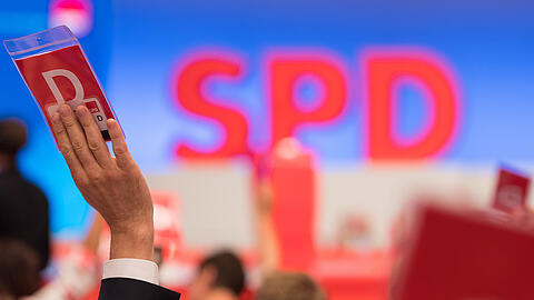 "Die SPD Sachsen-Anhalt spricht sich, insbesondere unter Berücksichtigung der ersten Ergebnisse der Sondierungen mit CDU und CSU, gegen eine erneute große Koalition aus", heißt es in dem entsprechenden Papier.