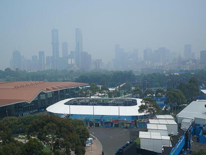 Die Buschbrände machen auch den Tennisspielern in Melbourne zu schaffen.