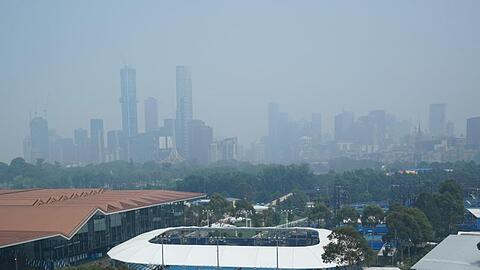Die Buschbrände machen auch den Tennisspielern in Melbourne zu schaffen.
