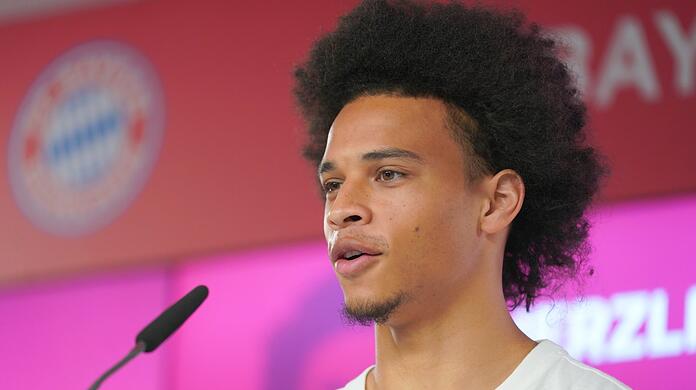 Bislang meist als Joker für den FC Bayern am Ball: Leroy Sané, der - laut Trainer Hansi Flick - noch an einigen Schwächen arbeiten muss.