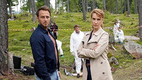 "Der Bozen-Krimi: Mein ist die Rache": Jonas Kerschbaumer (Gabriel Raab) und "Capo" Sonja Schwarz (Chiara Schoras) ermitteln gemeinsam.