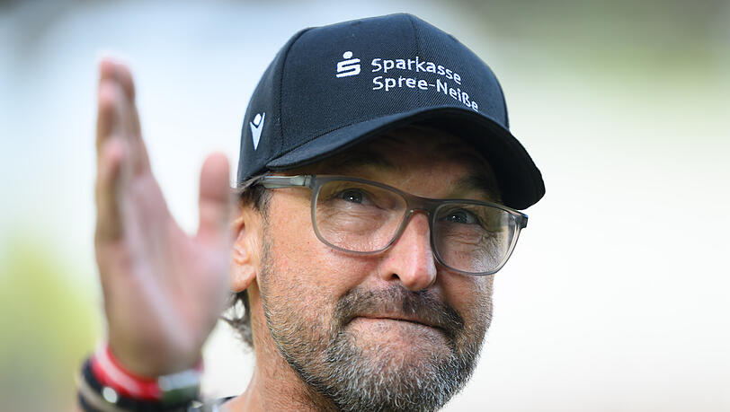 Cottbus-Trainer Claus-Dieter "Pele" Wollitz. Cottbus-Trainer Claus-Dieter "Pele" Wollitz.