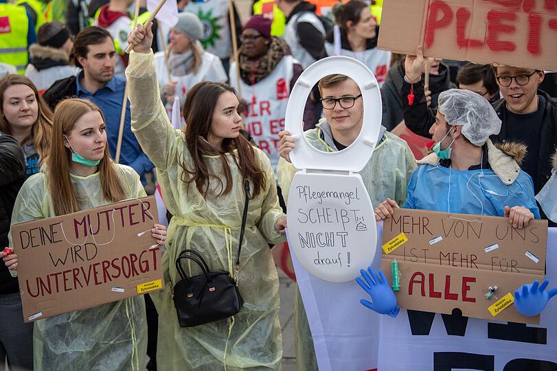 Mehr als 2.000 Beschäftigte beteiligten sich am Verdi-Warnstreik.