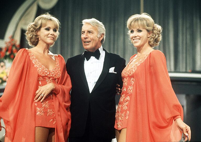 Beei einem Auftritt mit den Johannes Heesters, Alice und Ellen Kessler, 15.06.1975.