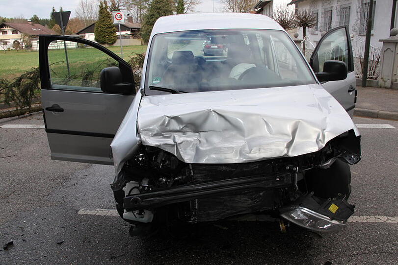 Unfall in Waldkraiburg - die Bilder vom Unfallort.