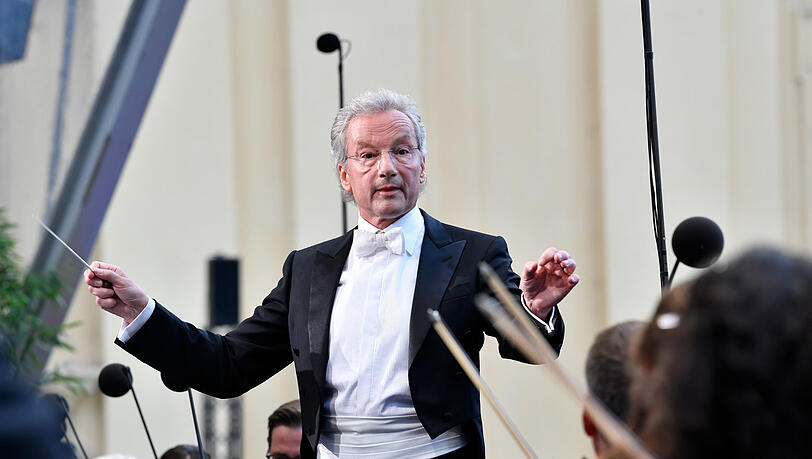 Der Dirigent Franz Welser-Möst ist ein exzellenter Strauss-Dirigent. Aber das teilte sich wegen der schlechten Tontechnik nicht mit. Der Dirigent Franz Welser-Möst ist ein exzellenter Strauss-Dirigent. Aber das teilte sich wegen der schlechten Tontechnik nicht mit.
