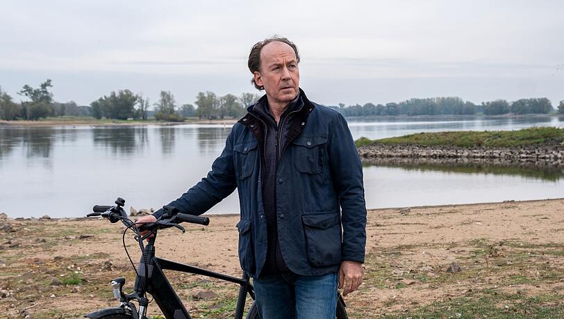 Der von Hamburg ins Wendland strafversetzte Kommissar Stiller (Ulrich Noethen) bevorzugt das Fahrrad, um von Ort zu Ort zu kommen.