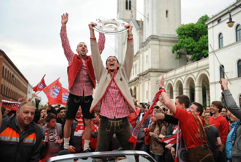 Zur Einstimmung auf die Meisterfeier: So feierte der FC Bayern im letzten Jahr die Meisterschaft. Die Kult-Bilder...