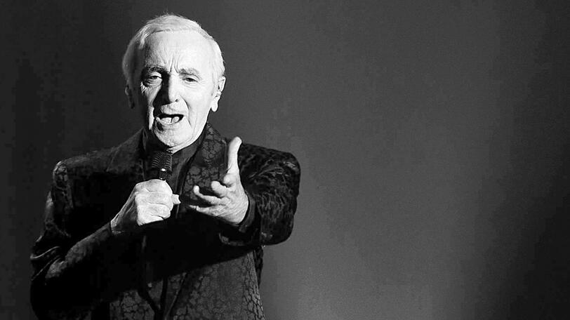 Charles Aznavour (94): Der französische Sänger starb am 1. Oktober an den Folgen eines Sturzes.