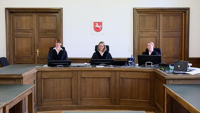 Angehörige der Opfer eines Germanwings-Absturzes von 2015 scheitern mit ihrer Klage. Angehörige der Opfer eines Germanwings-Absturzes von 2015 scheitern mit ihrer Klage.