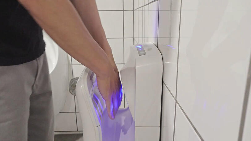 Keine Keimübertragung durch Lufttrocknung? Ganz so hygienisch sind Händetrockner laut einer englischen Studie dann doch nicht.