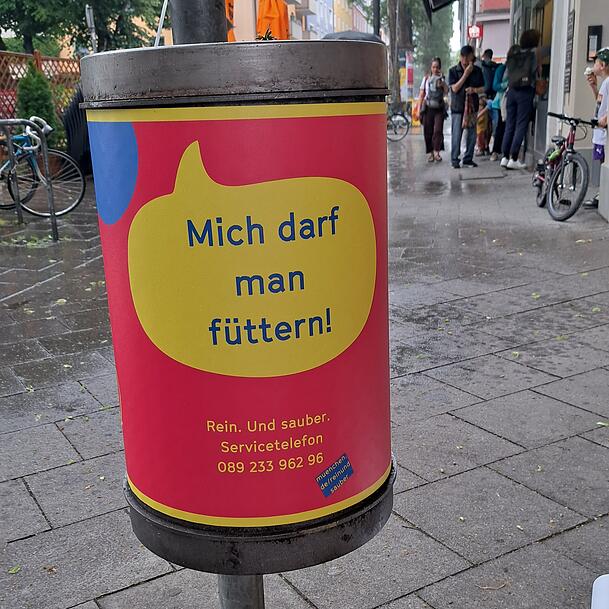 Vergangenes Jahr gab es bereits rund um den Pariser Platz eine Müllfrei-Meile mit diesen Mülleimern.