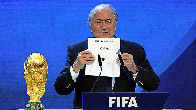 Der ehemalige FIFA-Präsident Sepp Blatter verkündet, dass die WM 2022 in Katar stattfindet. Für die australischen Behörden war das "nicht sauber". (Archivbild) Der ehemalige FIFA-Präsident Sepp Blatter verkündet, dass die WM 2022 in Katar stattfindet. Für die australischen Behörden war das "nicht sauber". (Archivbild)