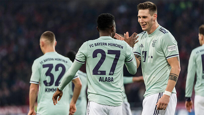 NIKLAS SÜLE, NOTE 3: Ein paar Mal den Gegenspieler ablaufen, den Körper gegen den großgewachsenen Weydandt einsetzen, ansonsten eine "bella figura" machen &ndash; mehr war nicht am Arbeitstag des Innenverteidigers.
