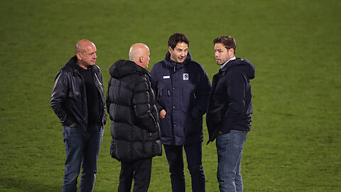 Vizepräsident Norbert Steppe, Präsident Robert Reisinger, Trainer Argirios Giannikis und Sportboss Christian Werner (v.l.n.r.).