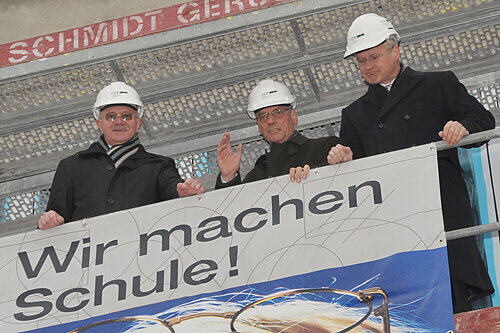 &bdquo;ÖPP&ldquo; macht Schule: SKE&ndash;Chef Johannes Huismann, Baureferent Wolfgang Baumann und Schulbürgermeister Klemens Gsell (v.l.)