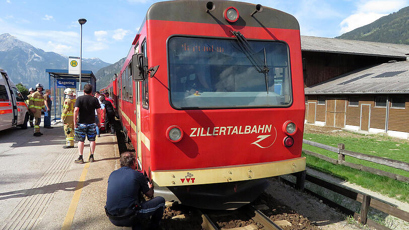 Die Zillertalbahn erfasste den betrunkenen Deutschen mit ihrem Schneepflug. Die Bilder von der Unglücksstelle.