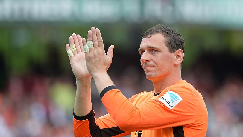 Der damalige Nürnberger Torwart Raphael Schäfer nach seinem letzten Heimspiel.