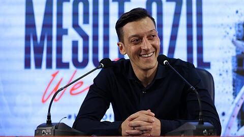 Mesut &Ouml;zil ist jetzt dreifacher M&auml;dchen-Vater.