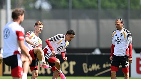 Joshua Kimmich, Jamal Musiala und Leroy San&eacute; (v.l.n.r.) im Abschlusstraining der Nationalmannschaft