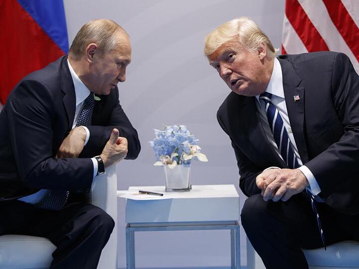 Wladimir Putin und Donald Trump 2017 während des G20-Gipfels in Hamburg.