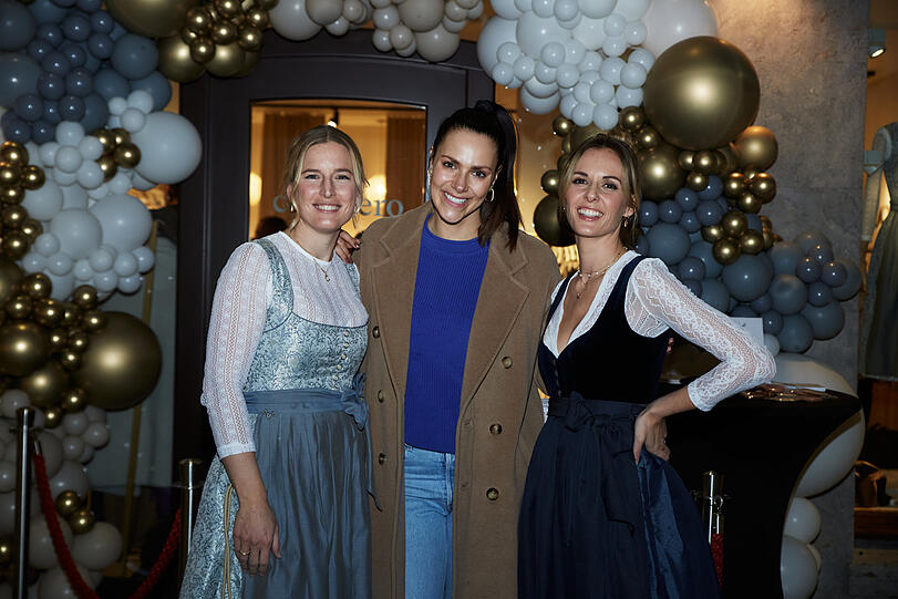 Constanze Schnitzler (l.) und Veronika Stork-Jacklbauer mit TV-Moderatorin Esther Sedlaczek (M.).
