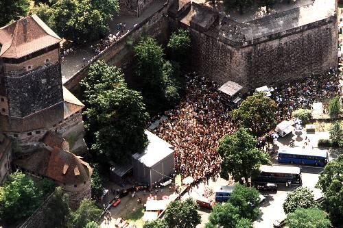 Zum vorletzten Mal bei einem Bardentreffen im Einsatz: Der Burggraben 1999, den Klaus Lage zum Überlaufen brachte.