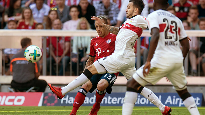 Rafinha: Note 5. Neuer Vertrag bis 2019 -  das beflügelte den Außenverteidiger nicht wirklich.  Vor dem 0:1 von Donis überlaufen, hatte mit dem schnellen Stuttgarter große Probleme. Positiv: Rettete einmal in höchster Not gegen Ginczek (16.).