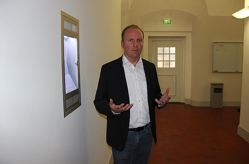 Fordert Schmerzensgeld: Michael S. im Flur des Oberlandesgerichts.
