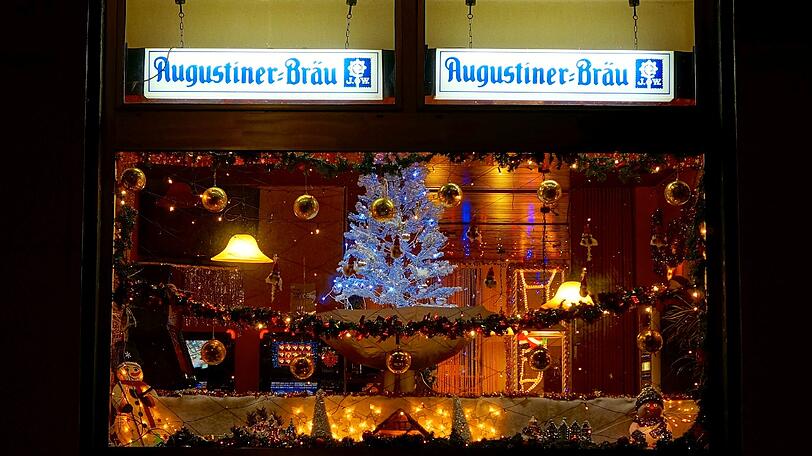 Das Fenster der Gaststätte "Bierbauch" in der Camerloher Straße.