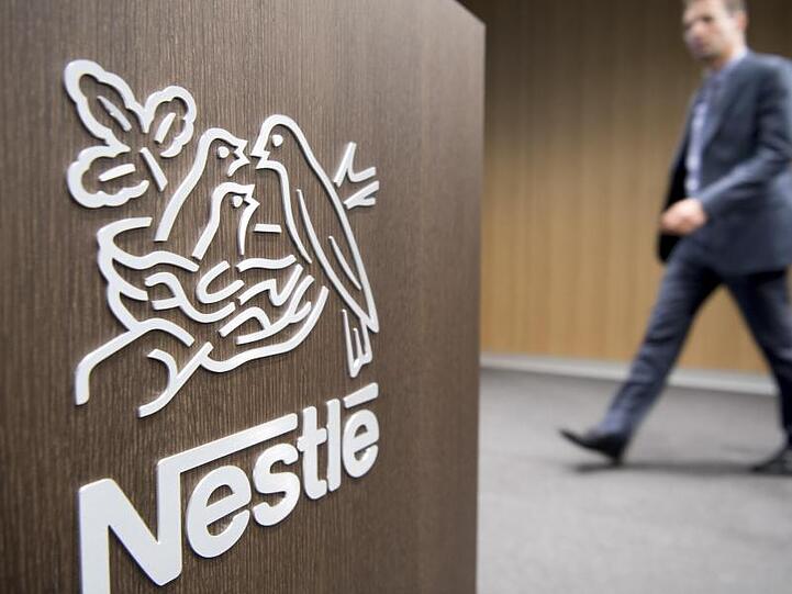 Das Nestle-Logo, aufgenommen bei der Einweihung des neuen Verwaltungsgebäudes des neuen Hauptsitzes.