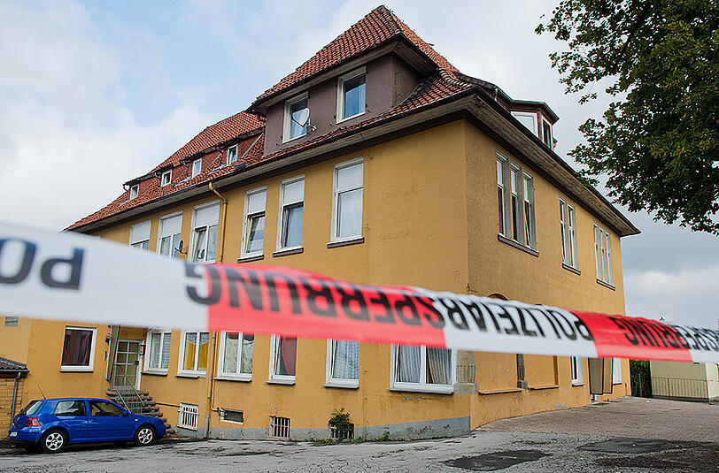 Unbekannte haben in Salzhemmendorf im Landkreis Hameln-Pyrmont (Niedersachsen) einen Brandanschlag auf eine Wohnung von Asylbewerbern verübt.