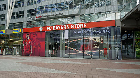 Hier geht aktuell fast gar nichts: Der Bayern-Store am Münchner Flughafen. (Archivbild)