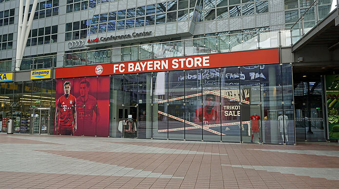Hier geht aktuell fast gar nichts: Der Bayern-Store am Münchner Flughafen. (Archivbild)