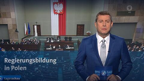 "Tagesschau"-Sprecher Jens Riewa ist beim Verlesen der Nachrichten ins Straucheln gekommen.