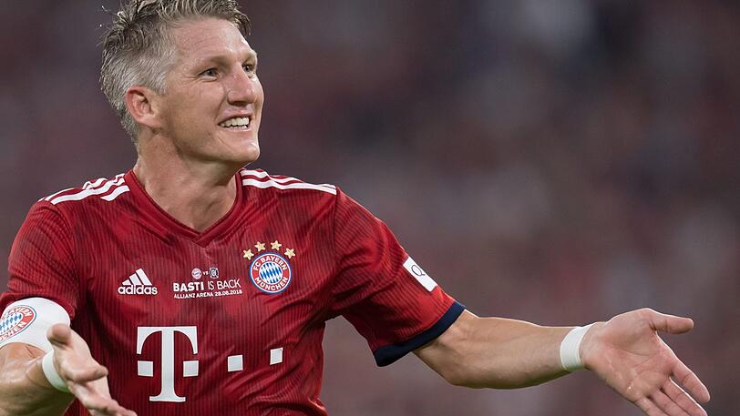 Fußballgott außer Dienst, plötzlich wieder beim Bayern-Training: Bastian Schweinsteiger.