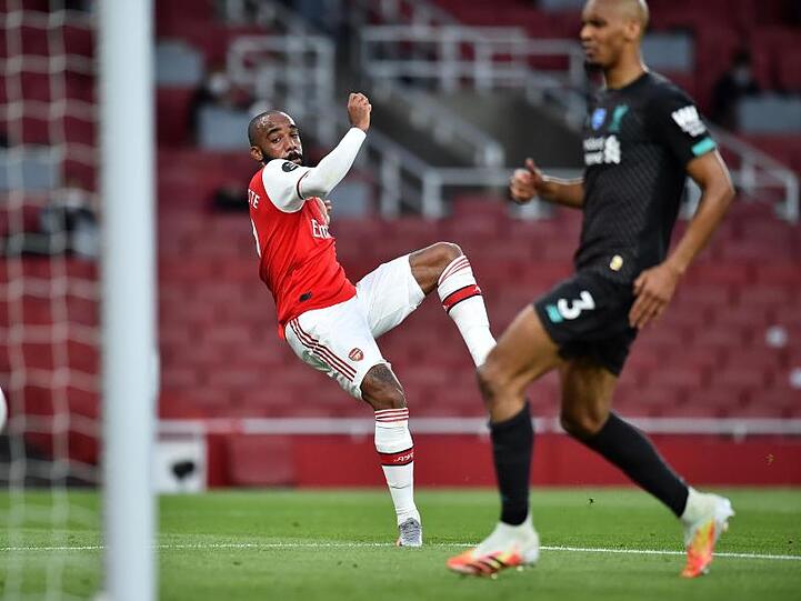 Drehte mit seinem Tor das Spiel gegen den FC Liverpool: Arsenals Alexandre Lacazette (l).