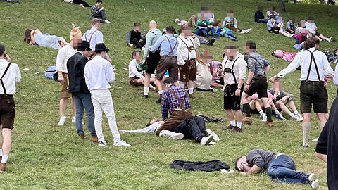 Die Situation am "Kotzhügel" ist besser als noch vor ein paar Jahren. Trotzdem stranden hier noch Betrunkene. Oft wird das dann gefilmt und in den Sozialen Medien geteilt.