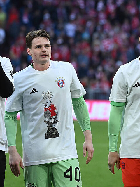 Die Titel-Keeper des FC Bayern (v.l.): Sven Ulreich, Jonas Urbig und Neuer (13).