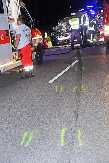 Auf einer Staatsstraße bei Erding kam es zu einem tödlichen Crash zwischen einem Alfa und einem BMW.