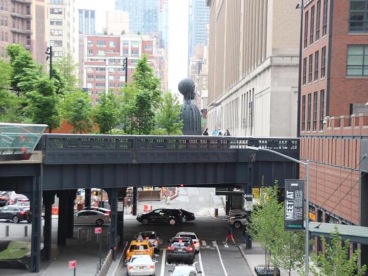 Einst eine vergammelte Hochbahntrass, heute ein blühender Park und Touristenattraktion in New Yorks.