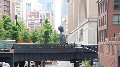 Einst eine vergammelte Hochbahntrass, heute ein blühender Park und Touristenattraktion in New Yorks.